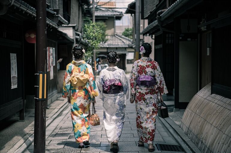 three-geisha-walking-between-buildings-1325837