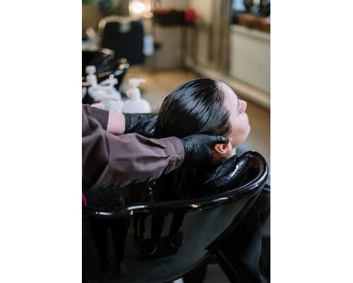 woman-having-her-hair-rinse-3993451